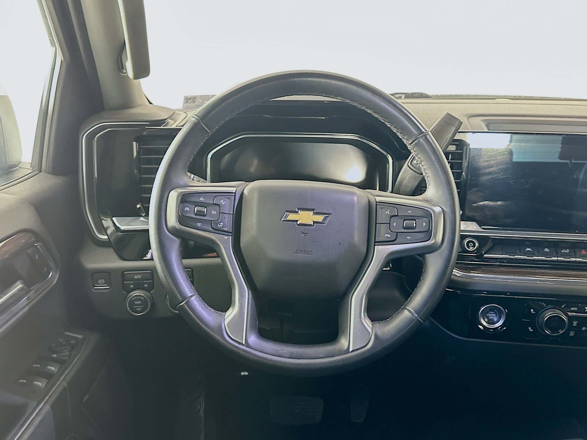 Used 2024 Chevrolet Silverado 1500 LT AWD/4WD image 17