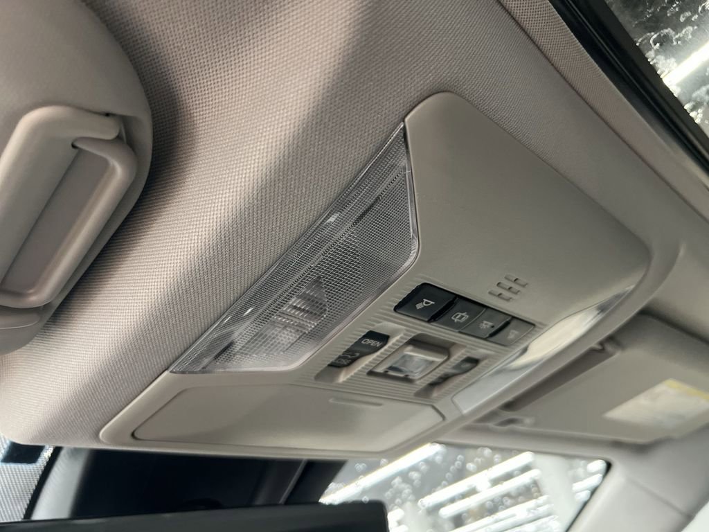 Used 2020 Toyota RAV4 Limited image 32