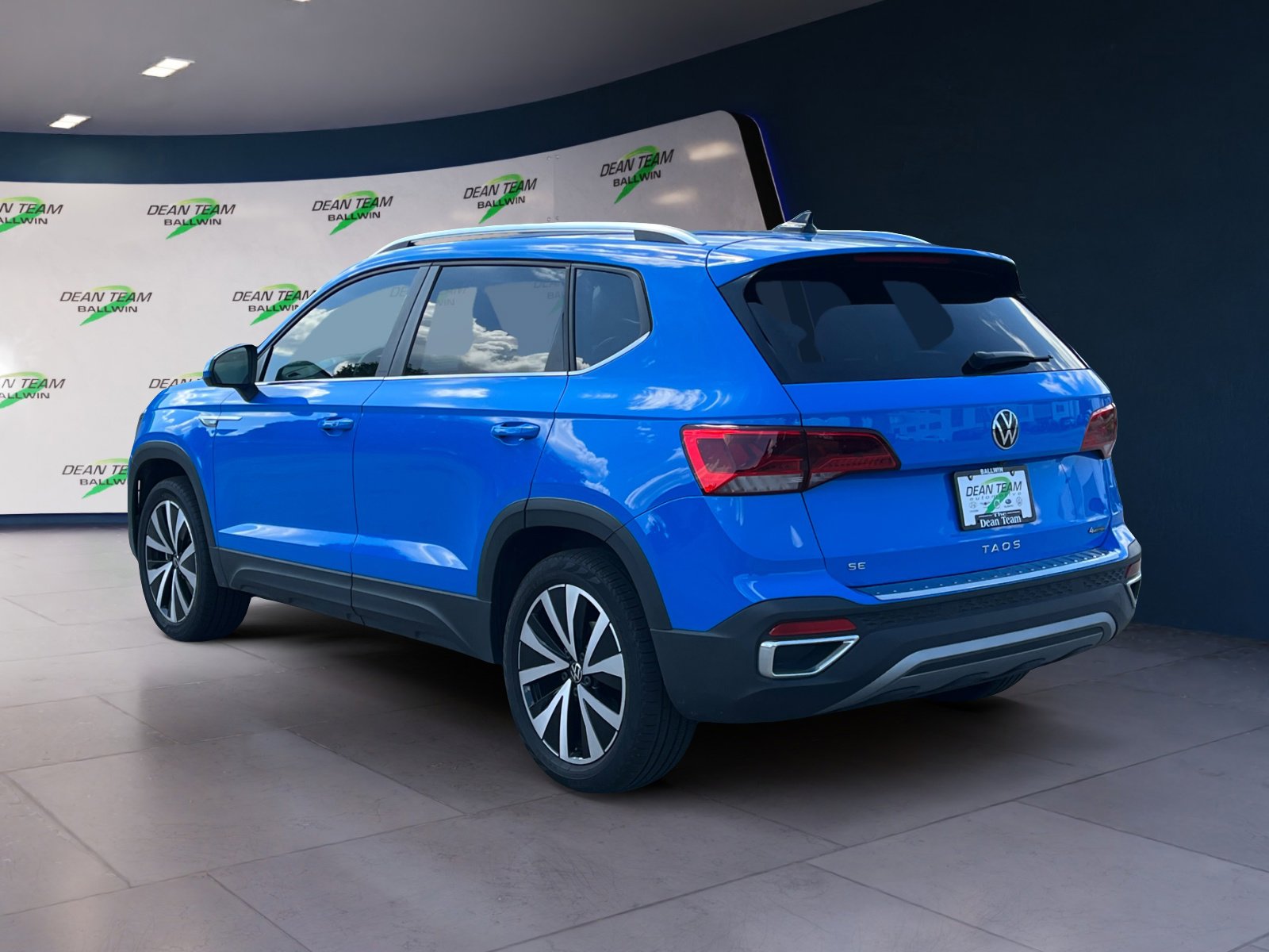 Used 2022 Volkswagen Taos SE w/ Panoramic Sunroof Package image 6