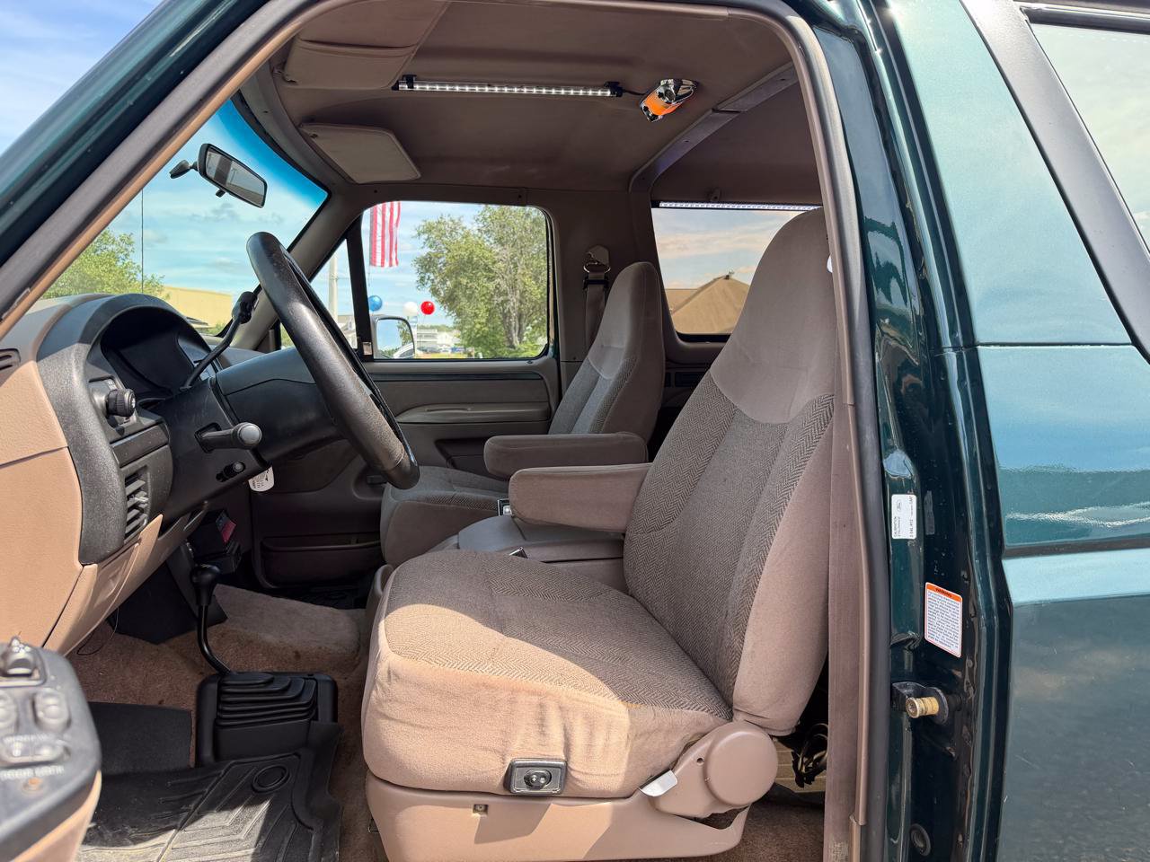 Used 1993 Ford Bronco XLT AWD/4WD image 17