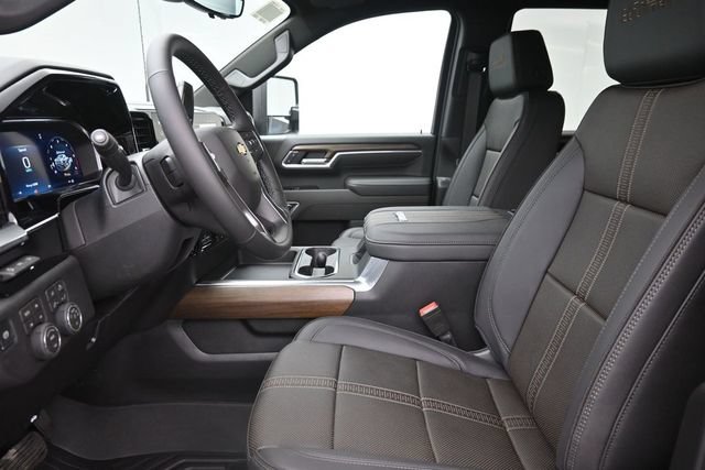 Used 2026 Chevrolet Silverado 2500 High Country w/ Technology Package AWD/4WD image 16