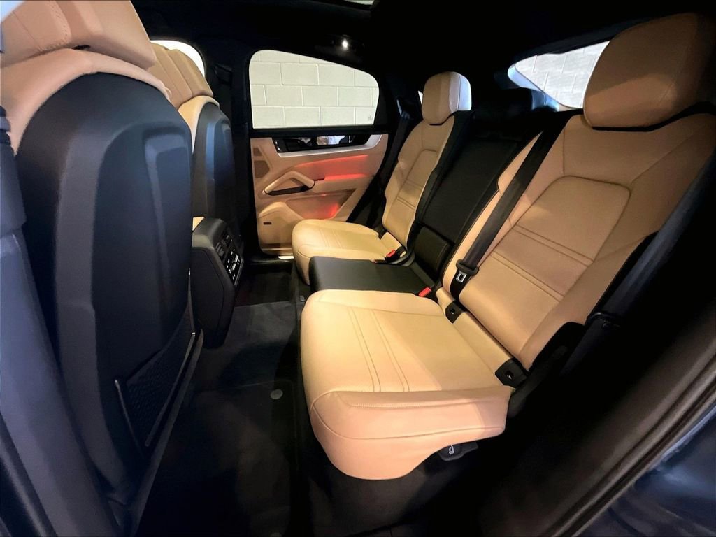 Certified 2025 Porsche Cayenne Coupe AWD/4WD image 22