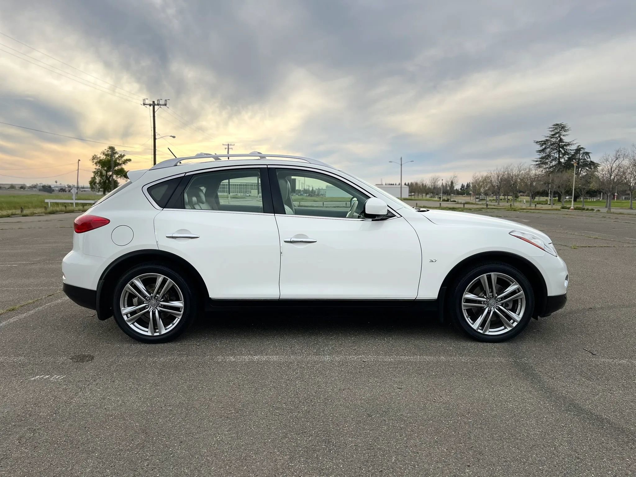 Used 2014 INFINITI QX50 Journey w/ Premium Package image 4