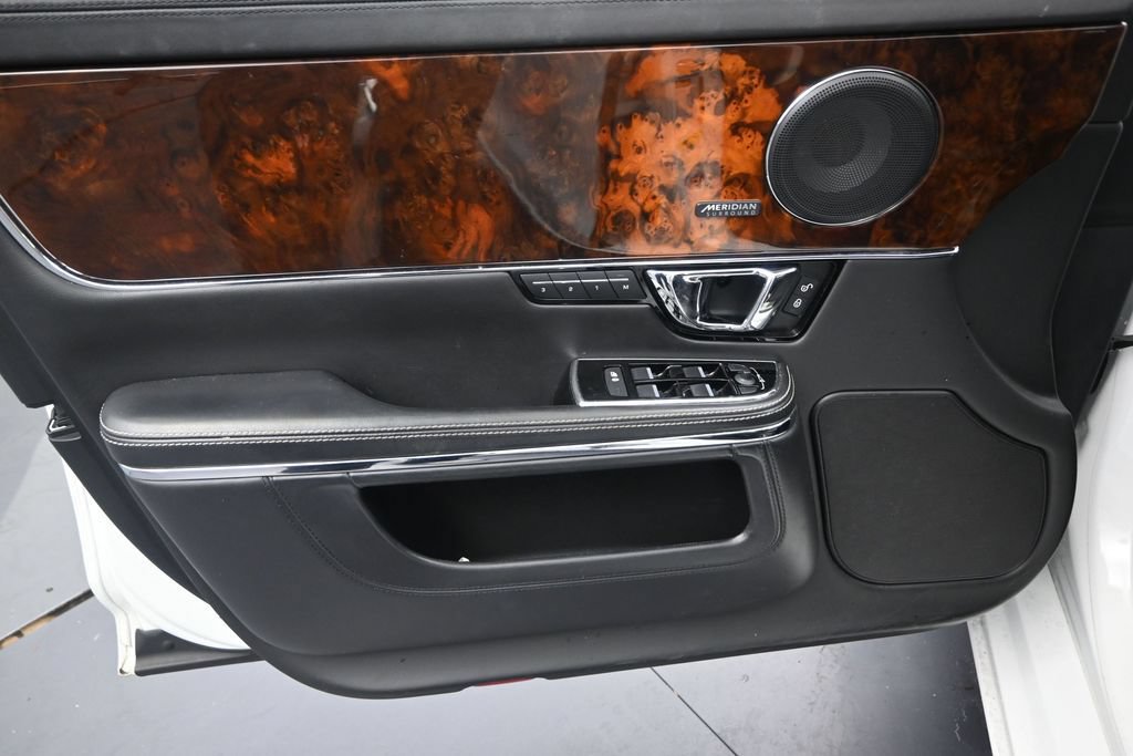 Used 2016 Jaguar XJ L Portfolio RWD image 10