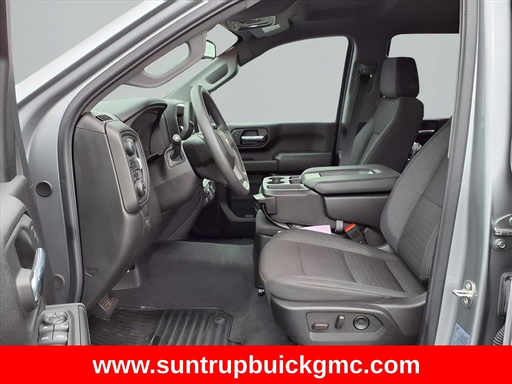 Used 2024 Chevrolet Silverado 2500 Custom w/ Custom Value Package image 21