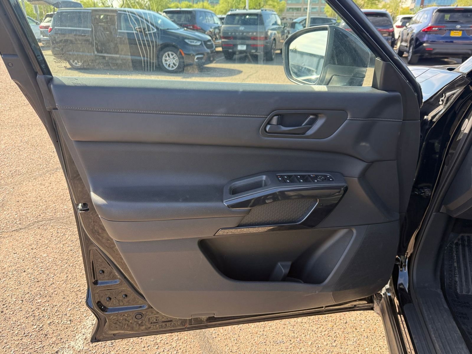 Used 2025 Nissan Pathfinder SV image 20