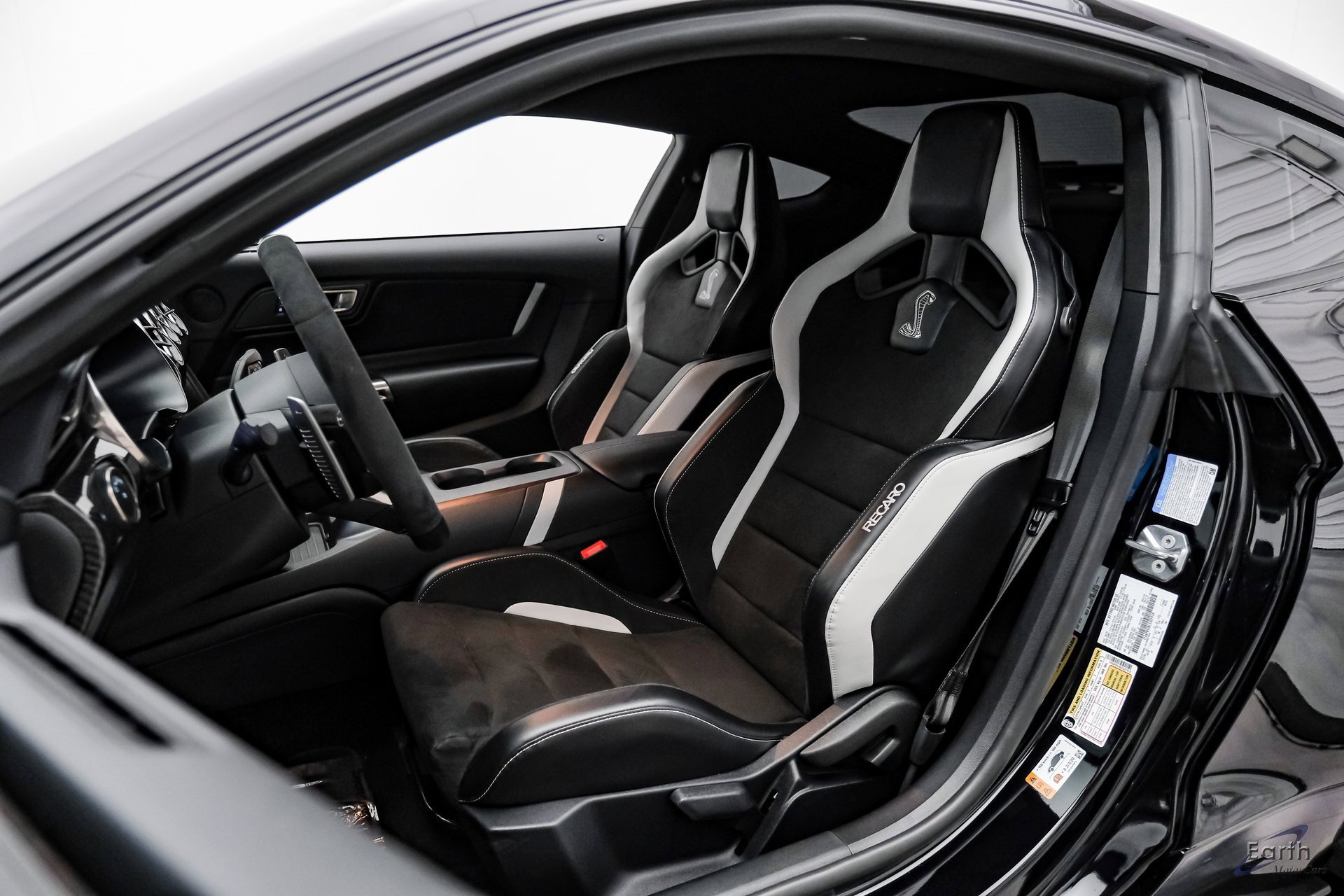 Used 2020 Ford Mustang Shelby GT500 w/ Carbon Fiber Track Pack image 32