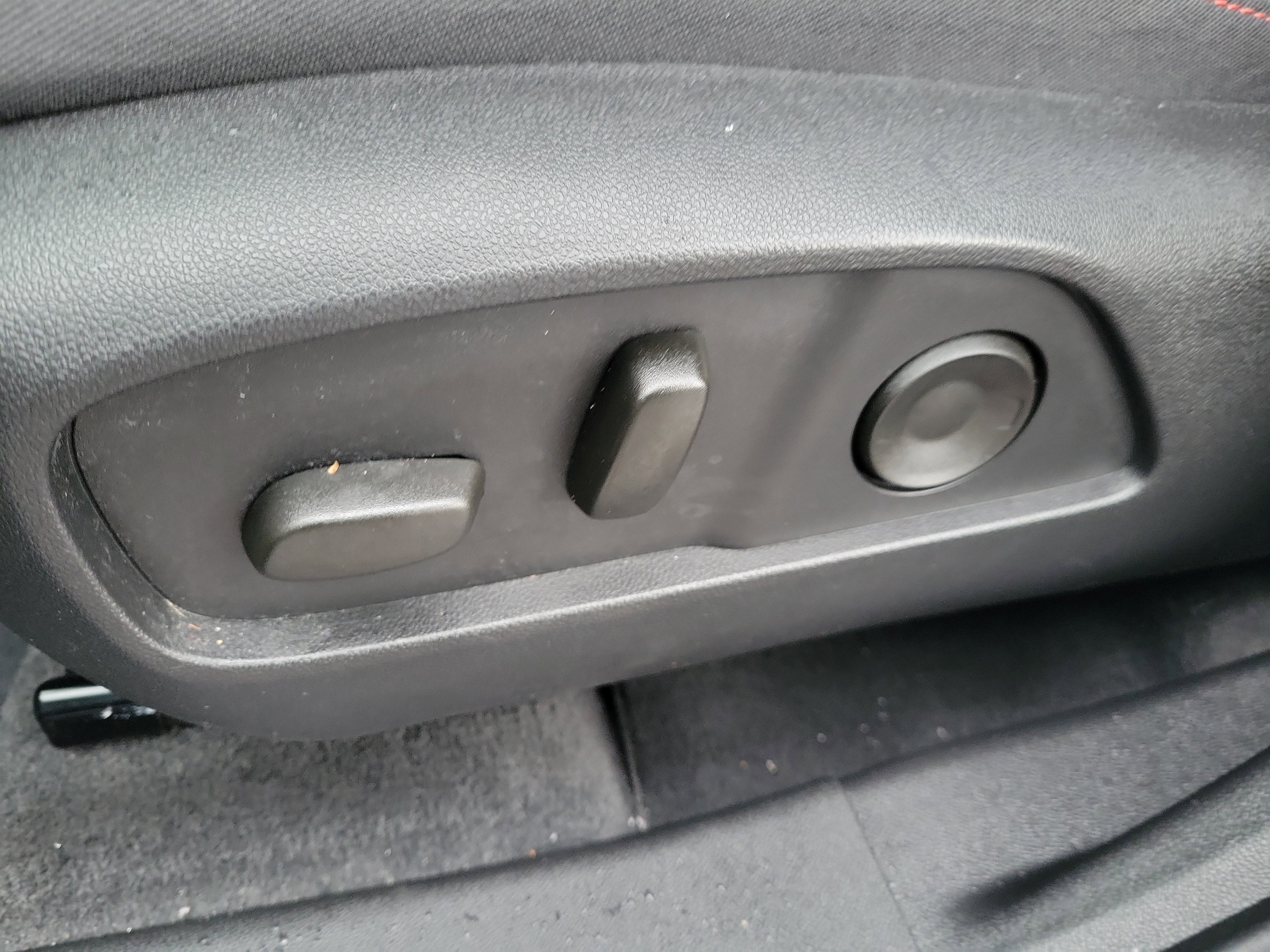 Used 2025 Chevrolet Equinox RS w/ Safety and Technology Package image 17