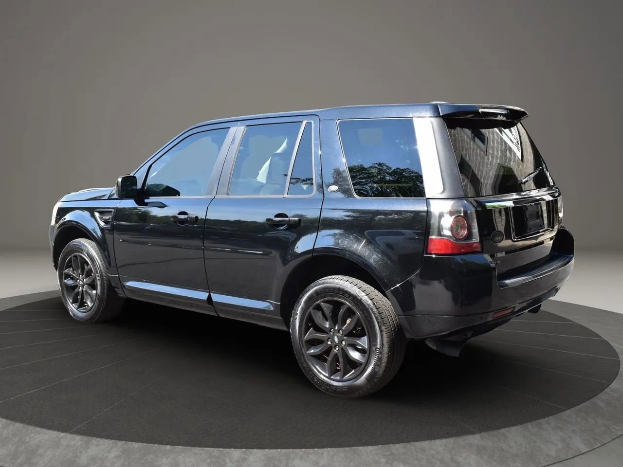 Used 2013 Land Rover LR2 HSE image 7