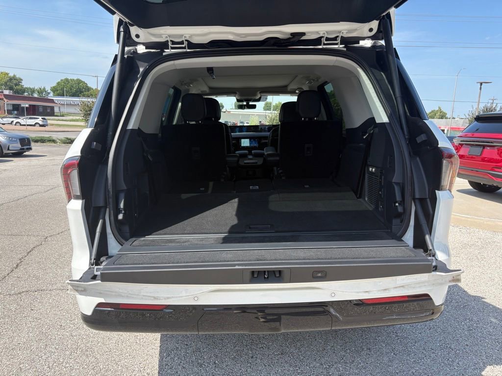 New 2025 Lincoln Navigator Reserve image 18