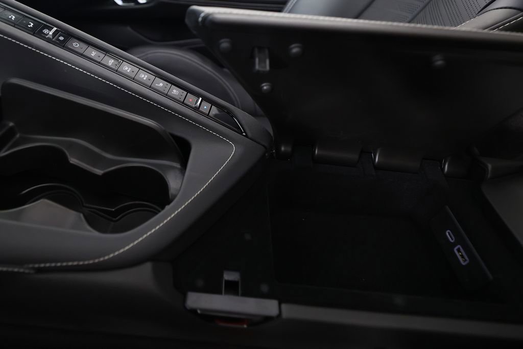 Used 2025 Chevrolet Corvette Z06 RWD image 38