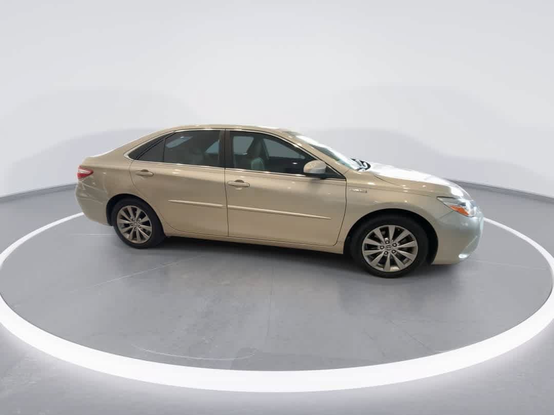 Used 2015 Toyota Camry XLE w/ Moonroof Package FWD image 2