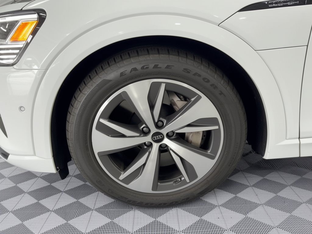 Used 2024 Audi Q8 e-tron Premium Plus AWD/4WD image 13