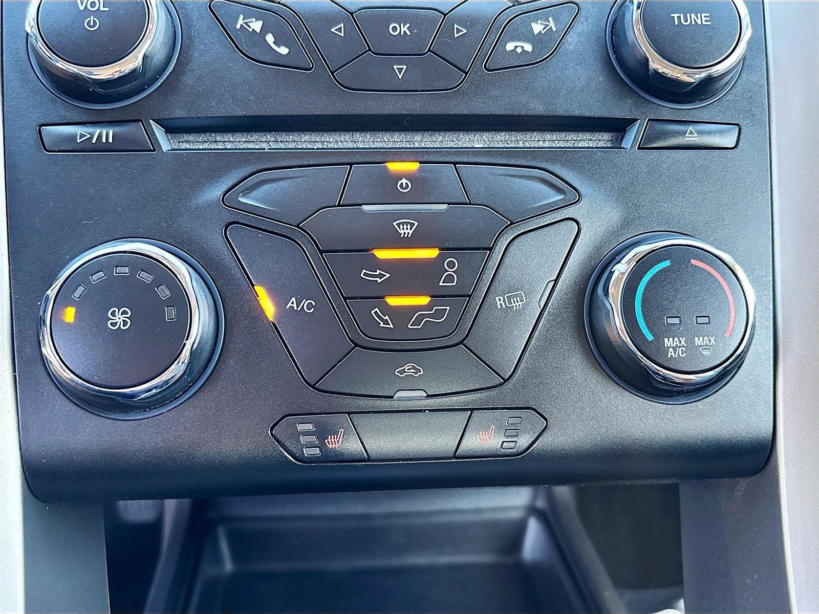 Used 2014 Ford Fusion SE w/ Equipment Group 202A FWD image 14