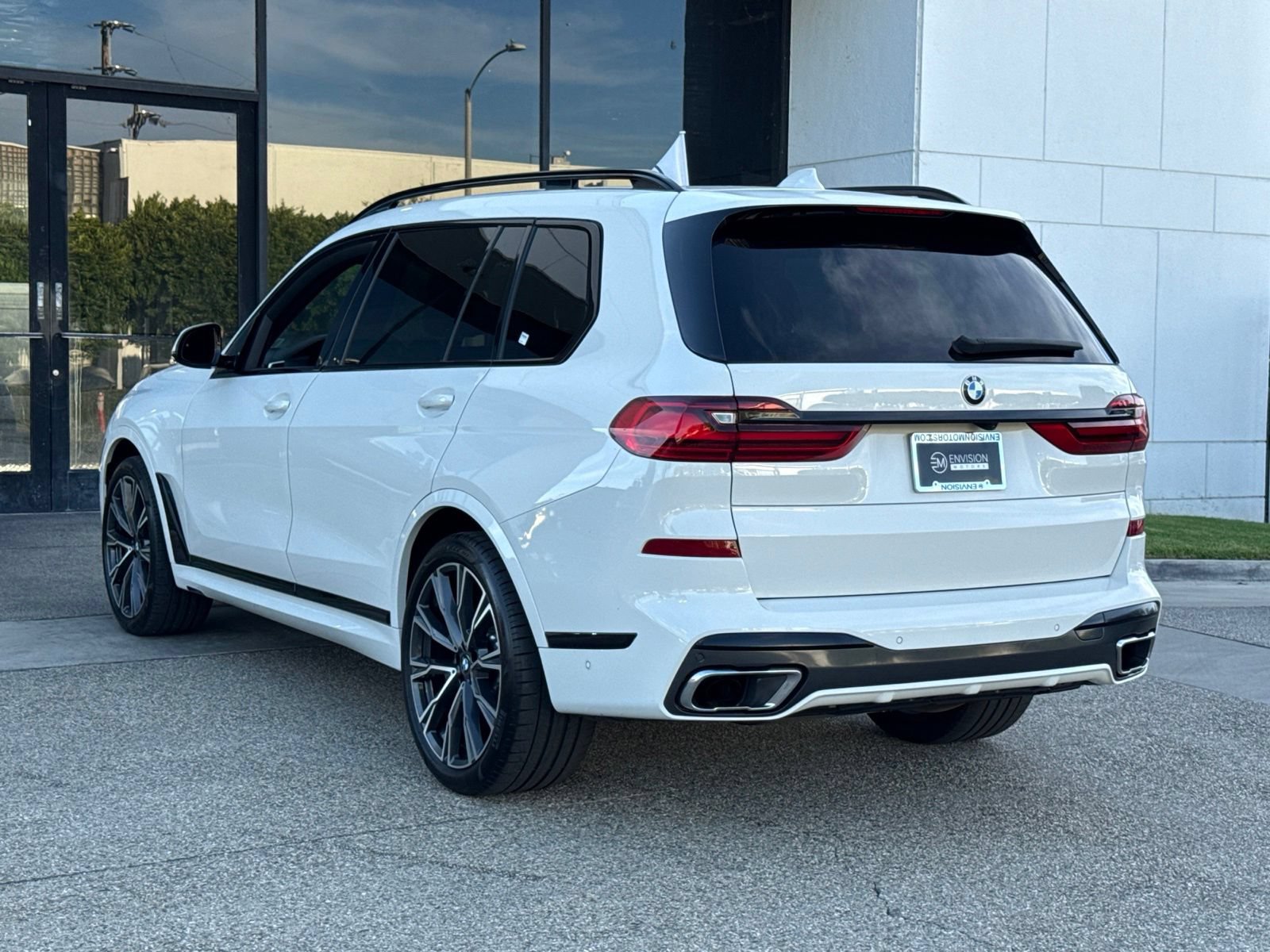Used 2022 BMW X7 xDrive40i w/ M Sport Package AWD/4WD image 10