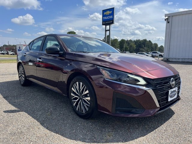 Used 2024 Nissan Altima 2.5 SV image 1