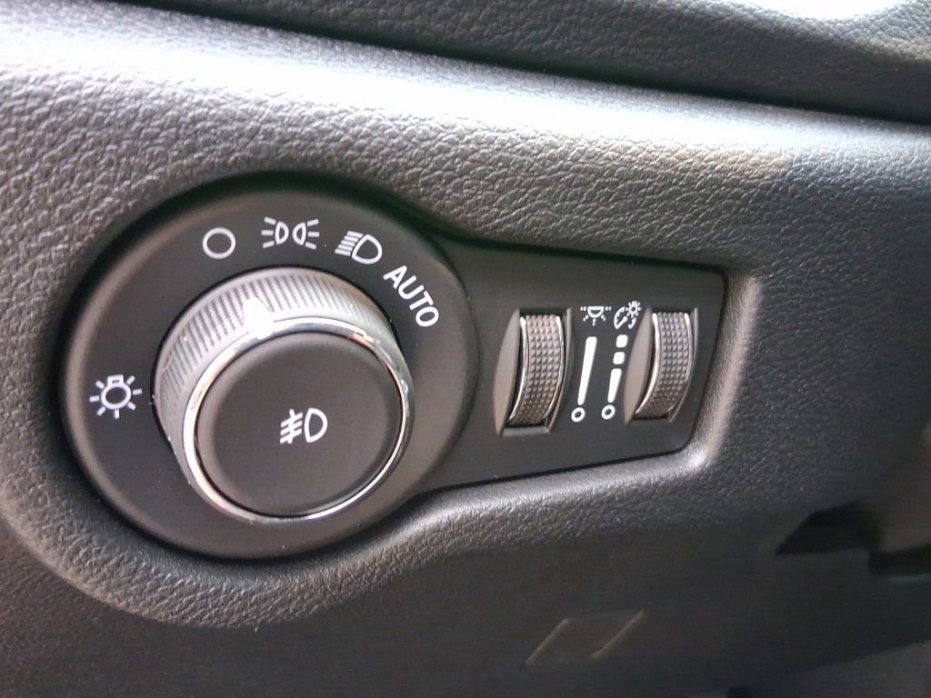 New 2026 Chrysler Pacifica Select image 28