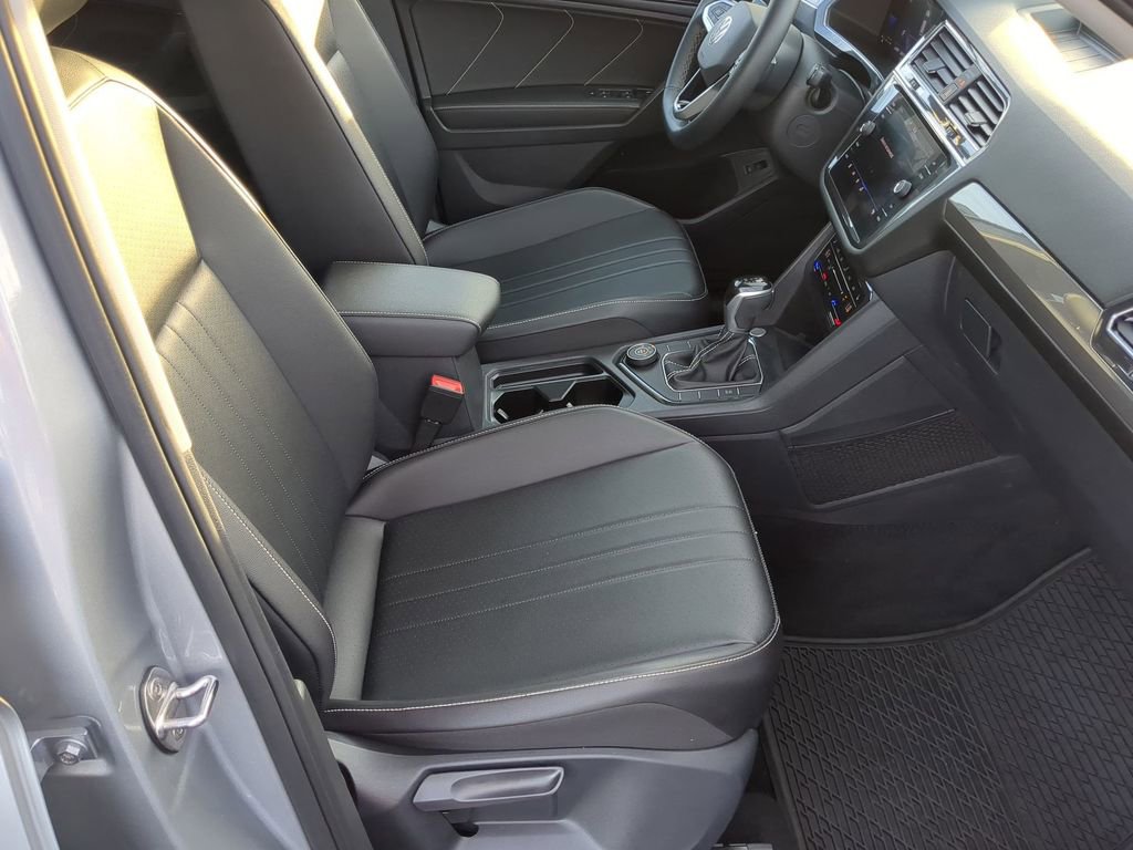 Used 2022 Volkswagen Tiguan SE image 17