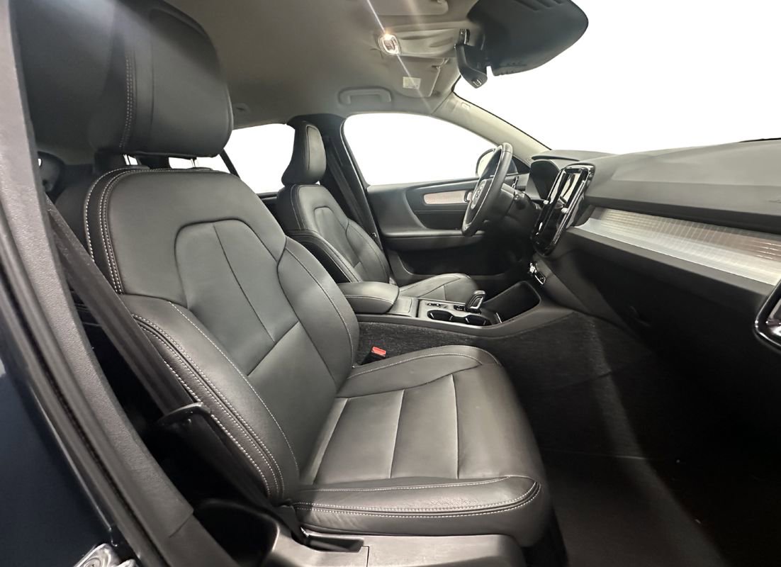 Used 2021 Volvo XC40 T5 Momentum image 16