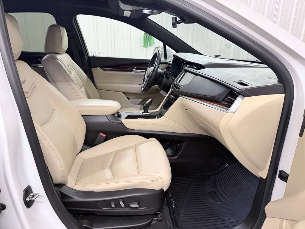 Used 2018 Cadillac XT5 Luxury w/ Driver Awareness Package image 36