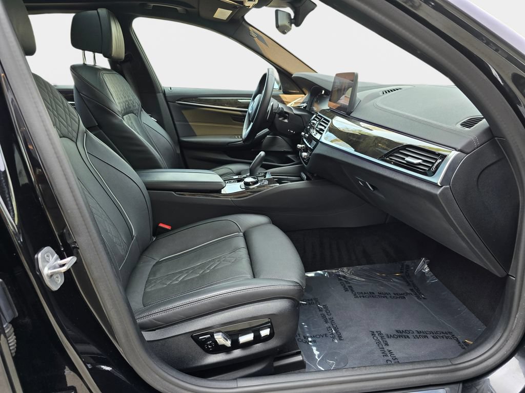 Used 2021 BMW M550i xDrive w/ Executive Package AWD/4WD image 12