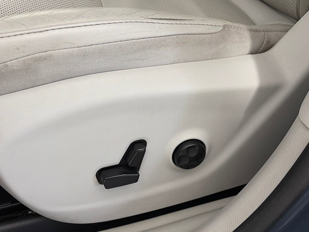 Used 2021 Jeep Cherokee Latitude Lux w/ Comfort/Convenience Group image 27