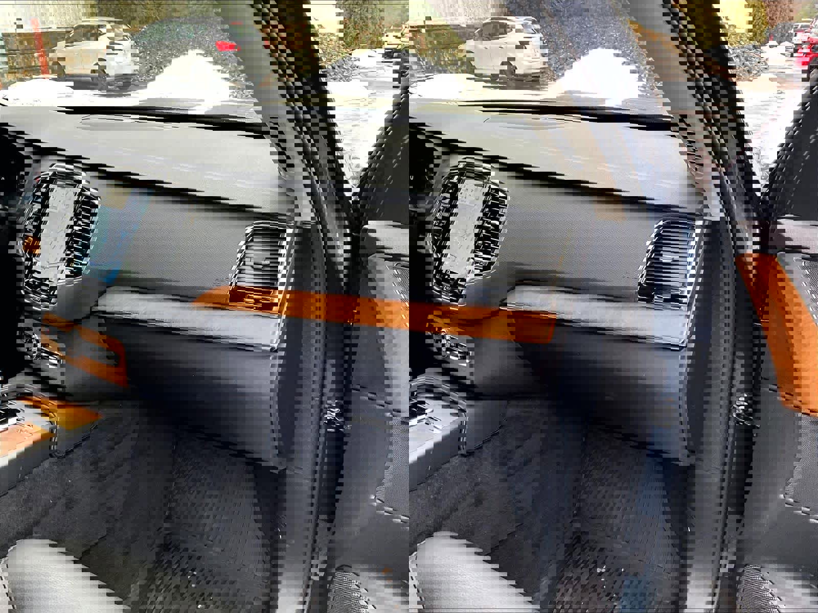 Used 2024 Volvo XC90 B6 Plus w/ Protection Package Premier image 13