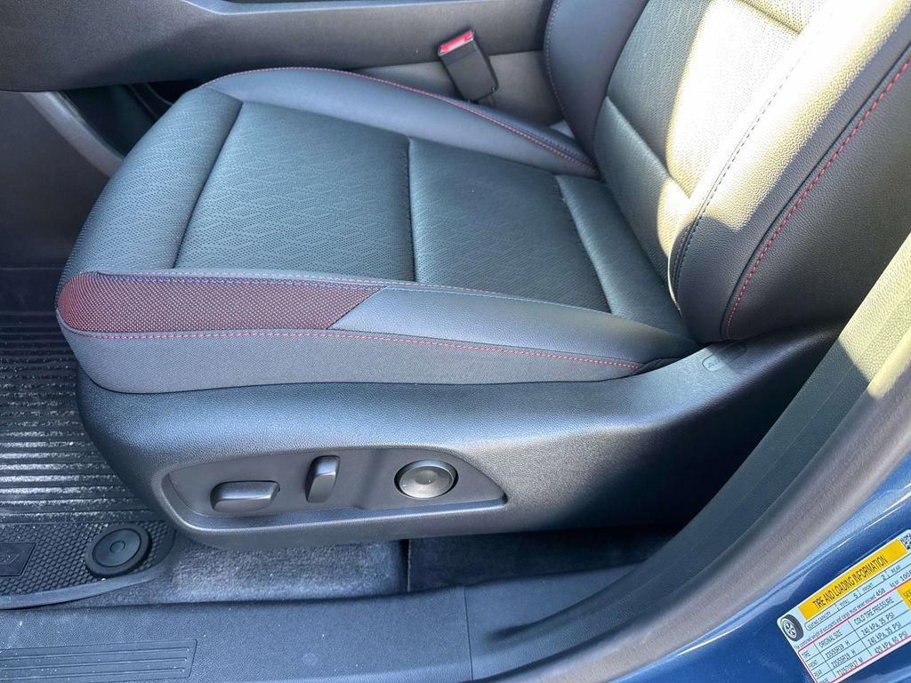 New 2026 Chevrolet Equinox RS w/ Convenience Package III FWD image 17