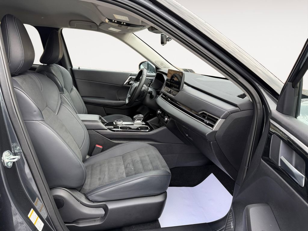 Used 2025 Mitsubishi Outlander SE image 28