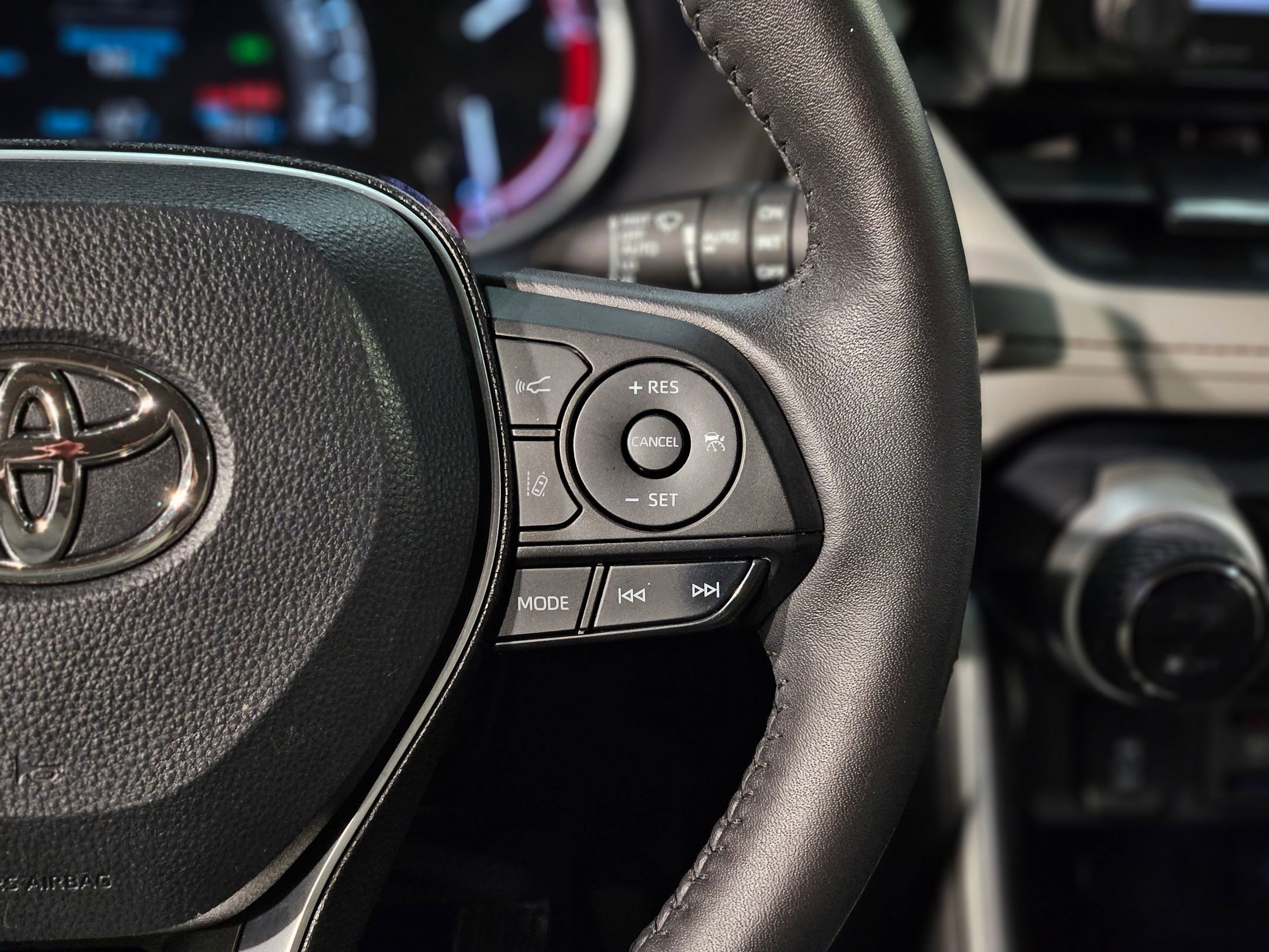 Used 2020 Toyota RAV4 Limited image 29