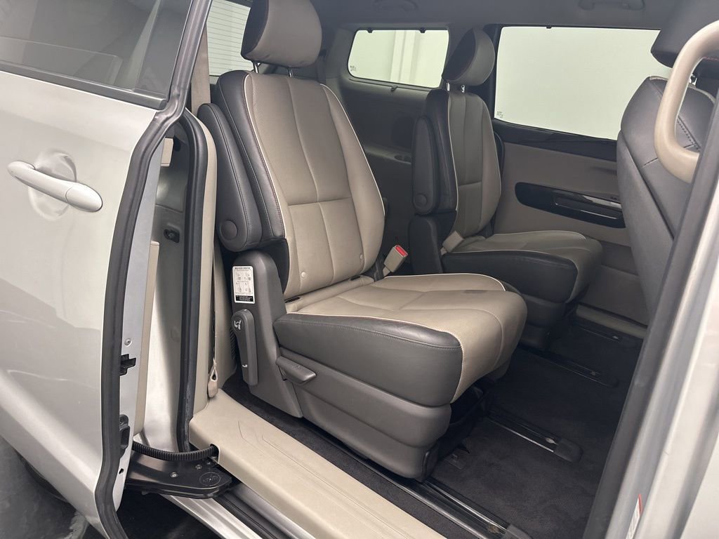 Used 2018 Kia Sedona SX image 11