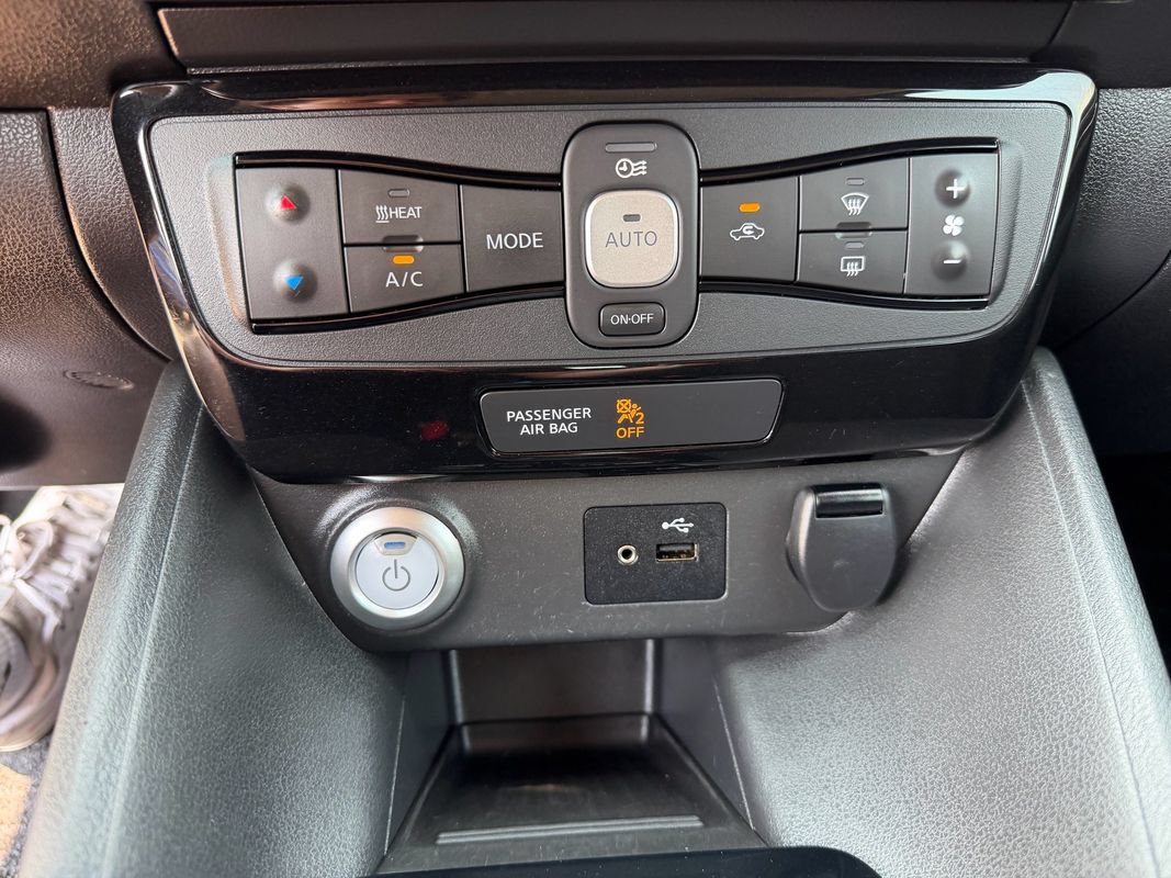Used 2018 Nissan Leaf SV w/ Protection Package FWD image 39