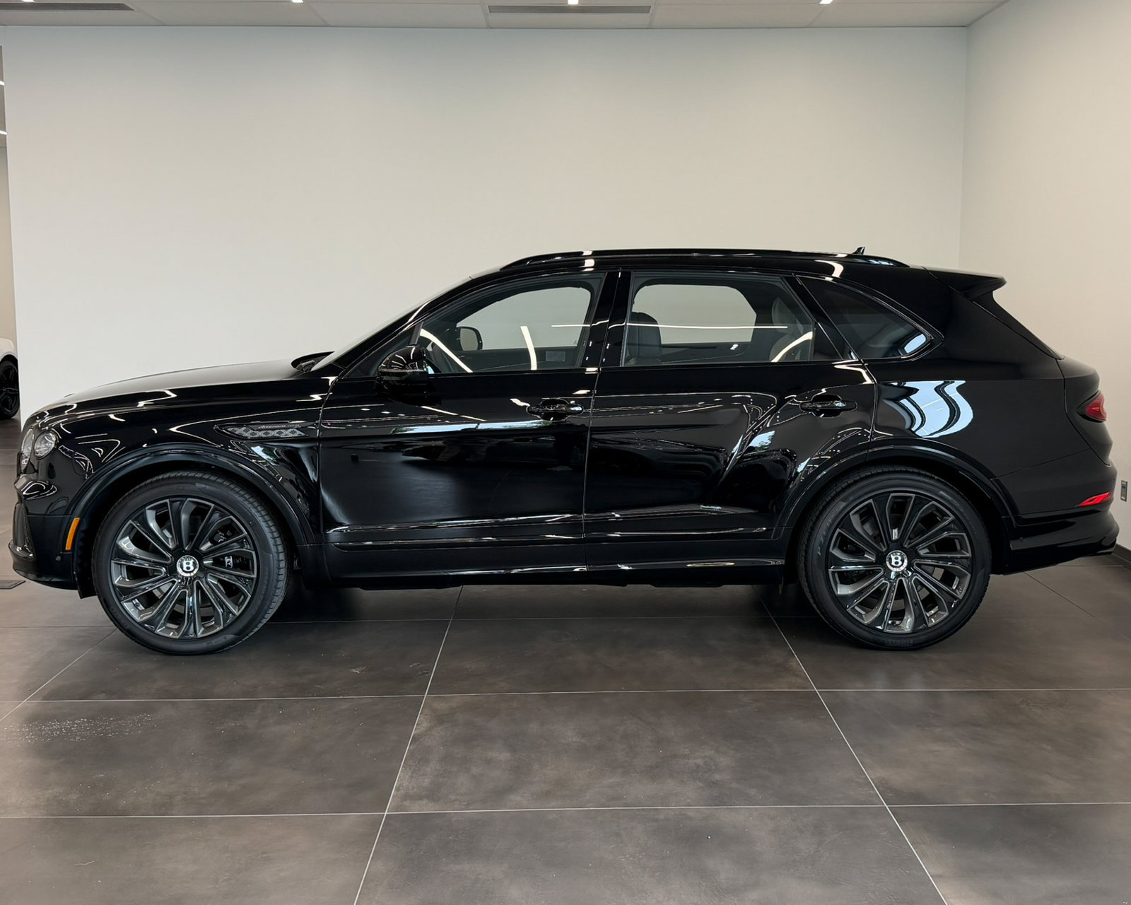 New 2027 Bentley Bentayga AWD/4WD image 11