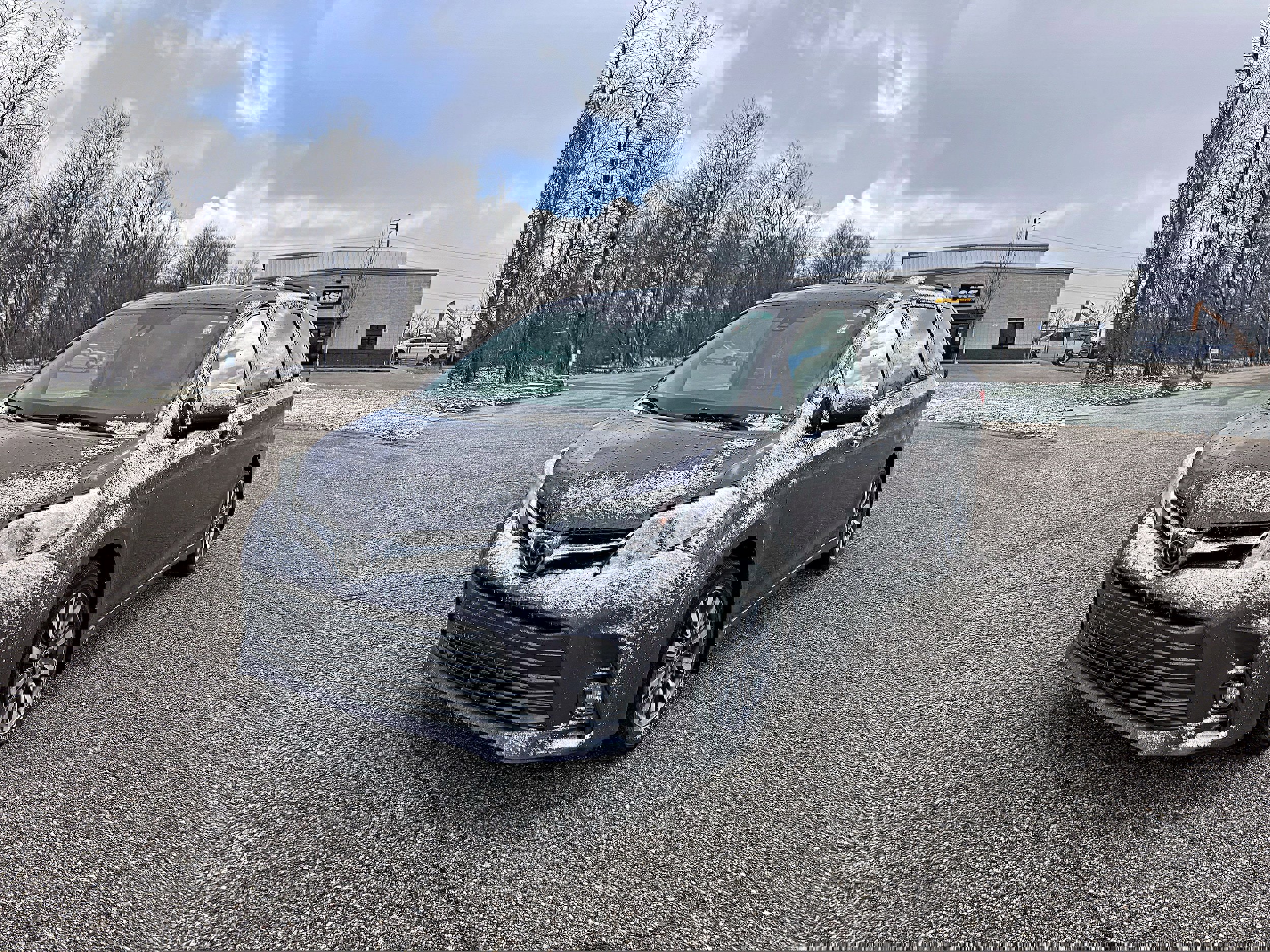 Used 2020 Toyota Sienna XLE w/ Carpet Mat Package image 5