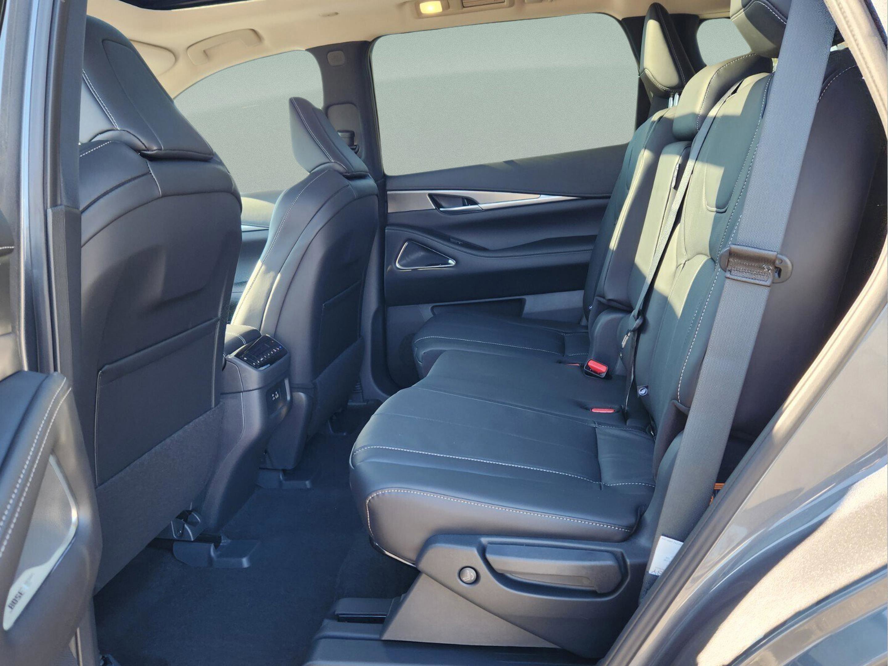 Certified 2025 INFINITI QX60 Luxe w/ Lighting Package (N94) image 14