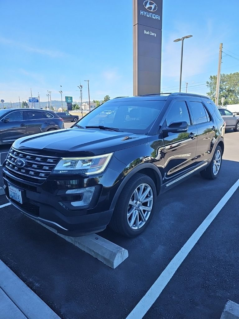 Used 2017 Ford Explorer XLT w/ Class II Trailer Tow Package AWD/4WD image 1