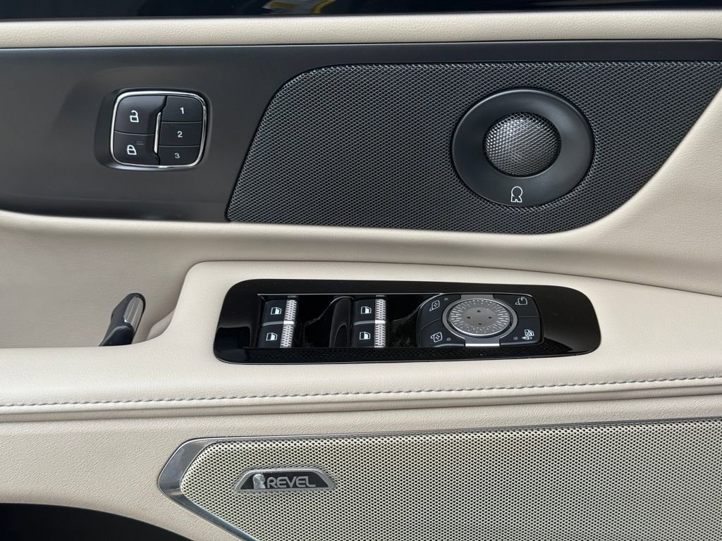 Used 2024 Lincoln Nautilus Reserve w/ Equipment Group 202A image 26