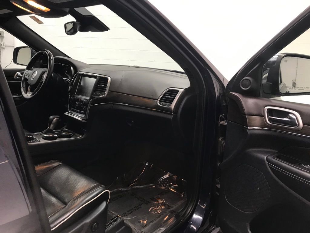 Used 2017 Jeep Grand Cherokee Overland w/ Jeep Active Safety Group image 36
