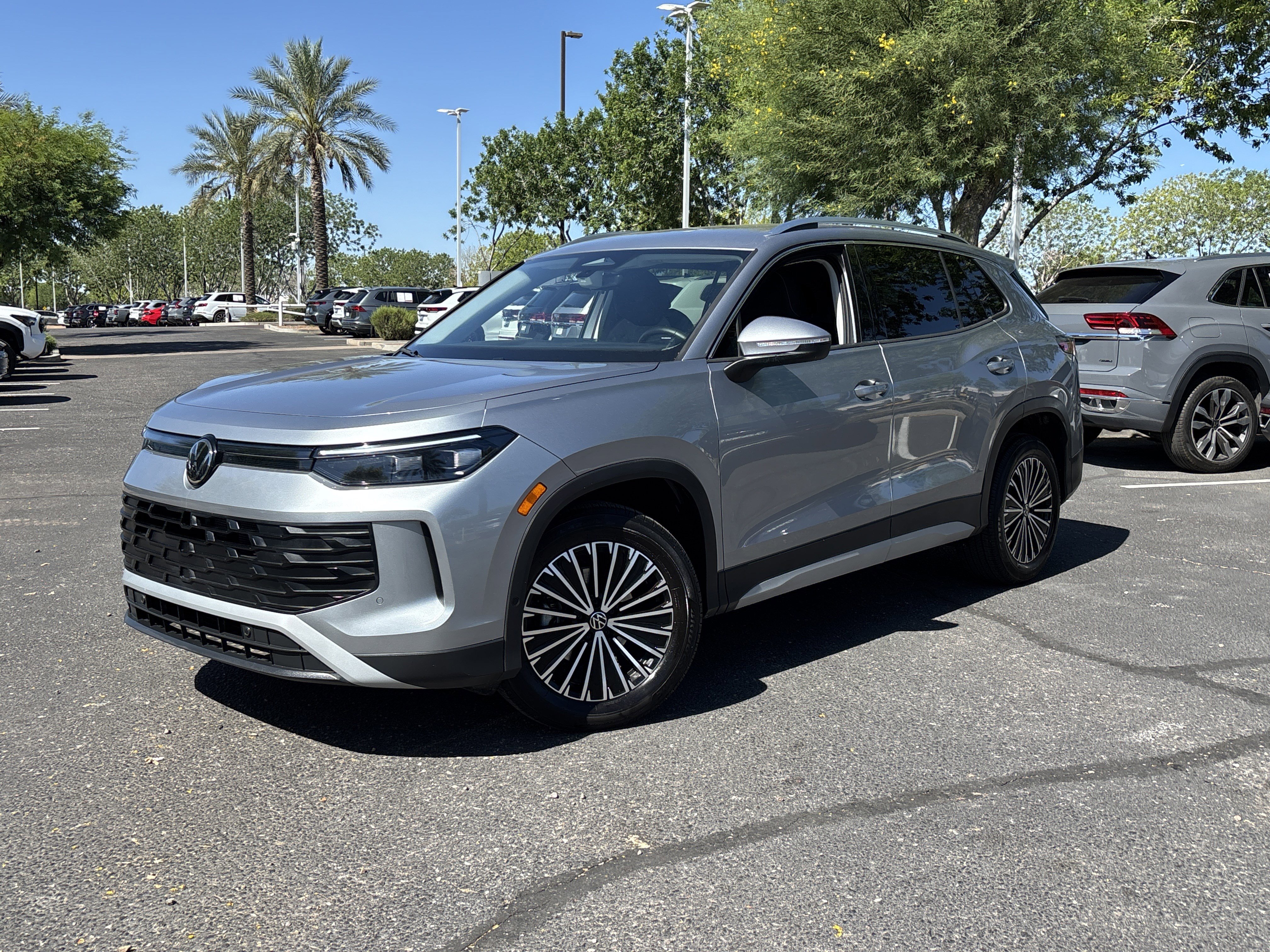 Used 2025 Volkswagen Tiguan S image 31