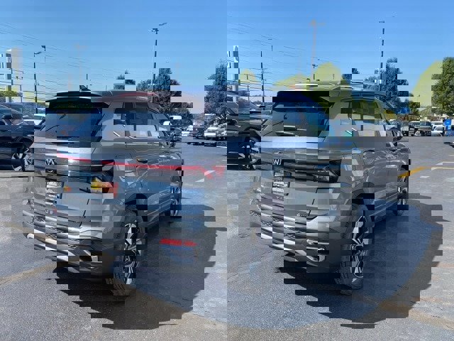 New 2025 Volkswagen Taos SE image 9