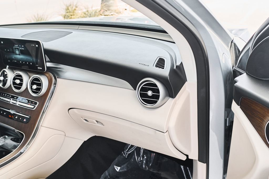 Used 2022 Mercedes-Benz GLC 300 w/ Premium Package Lite image 39