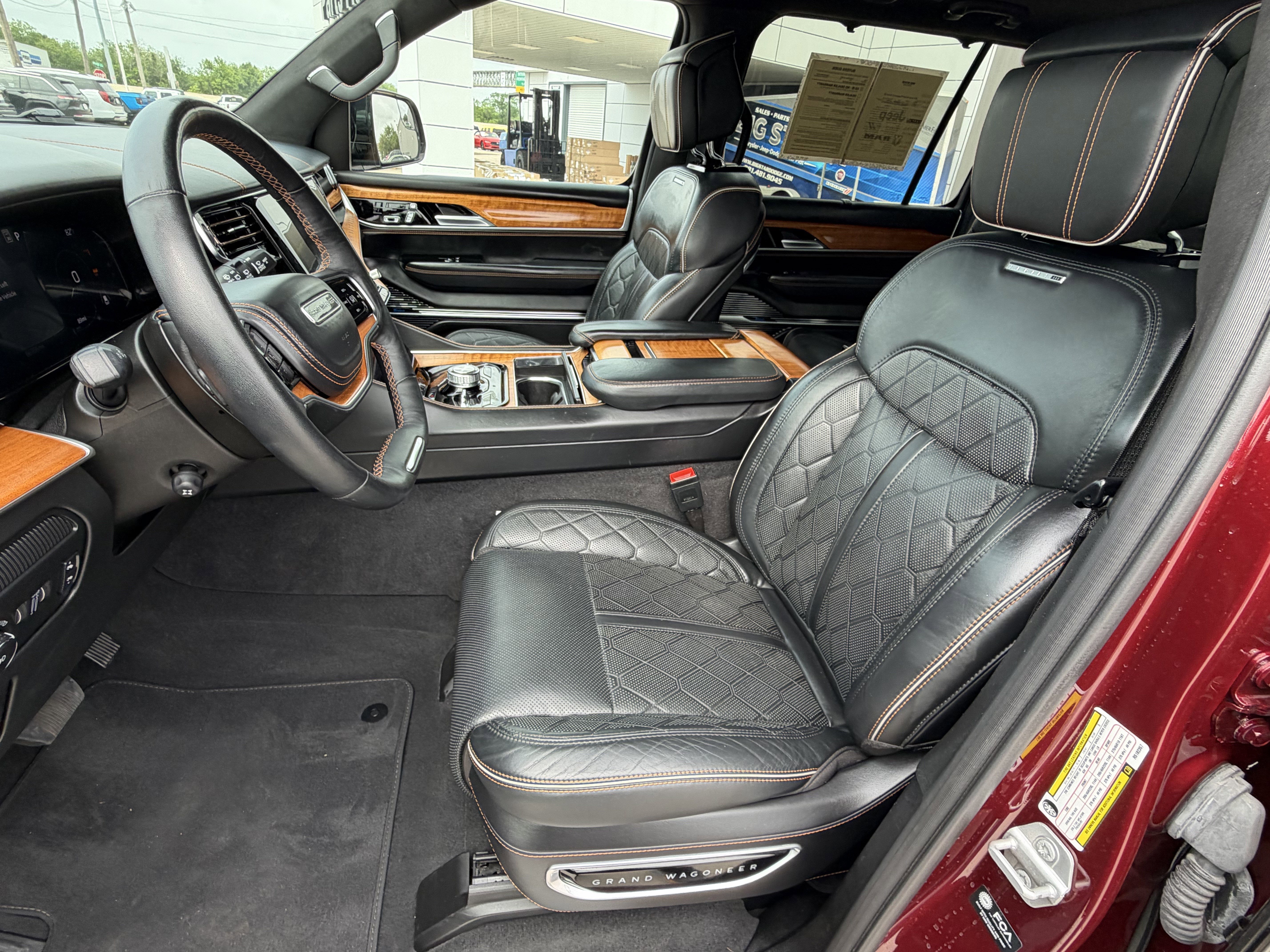 Used 2024 Jeep Grand Wagoneer L Series III AWD/4WD image 23