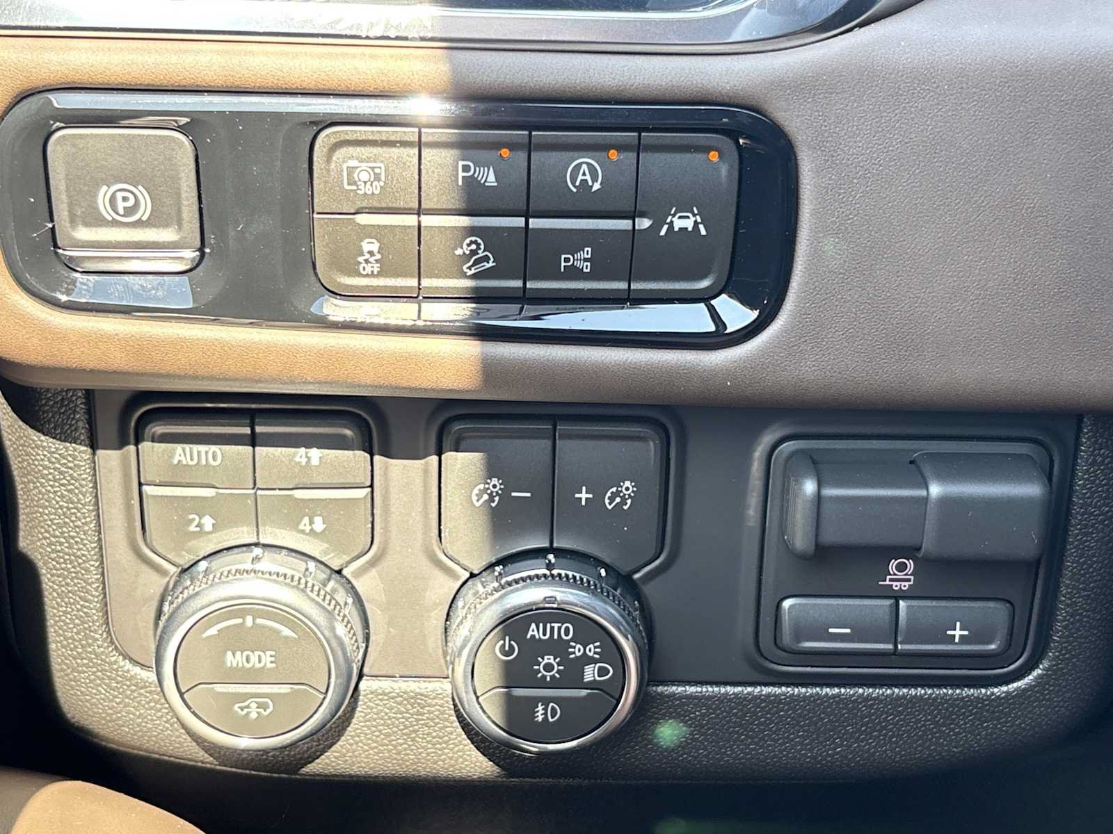 New 2026 GMC Yukon Denali Ultimate AWD/4WD image 11