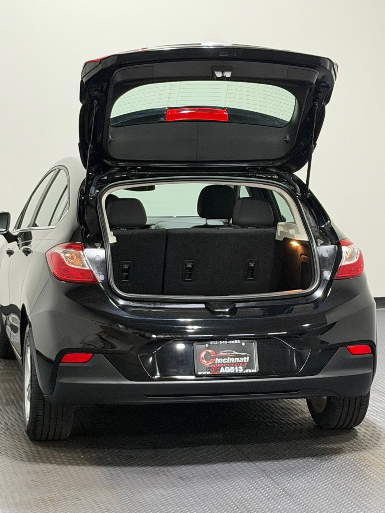 Used 2018 Chevrolet Cruze LT w/ Convenience Package FWD image 11