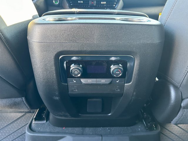 New 2025 Chevrolet Suburban Premier image 9