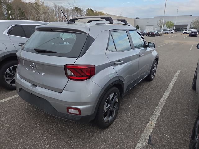 Used 2025 Hyundai Venue SEL FWD image 3