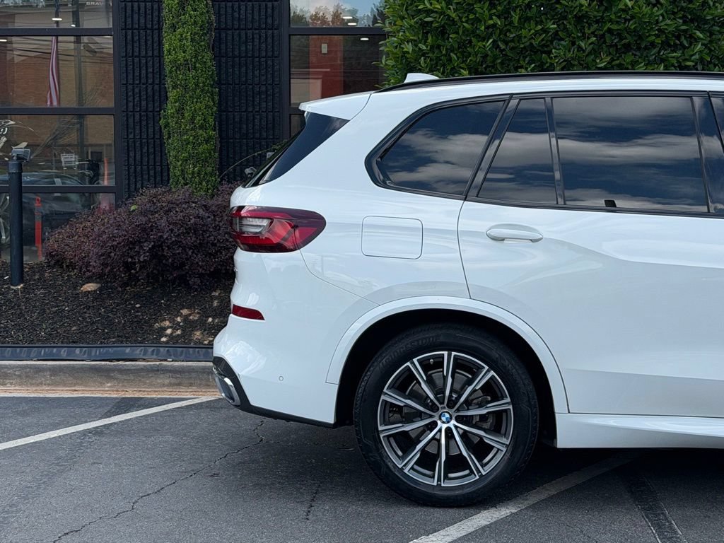 Used 2022 BMW X5 xDrive40i w/ M Sport Package AWD/4WD image 22