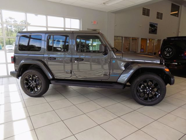 Certified 2025 Jeep Wrangler Unlimited Sahara AWD/4WD image 9