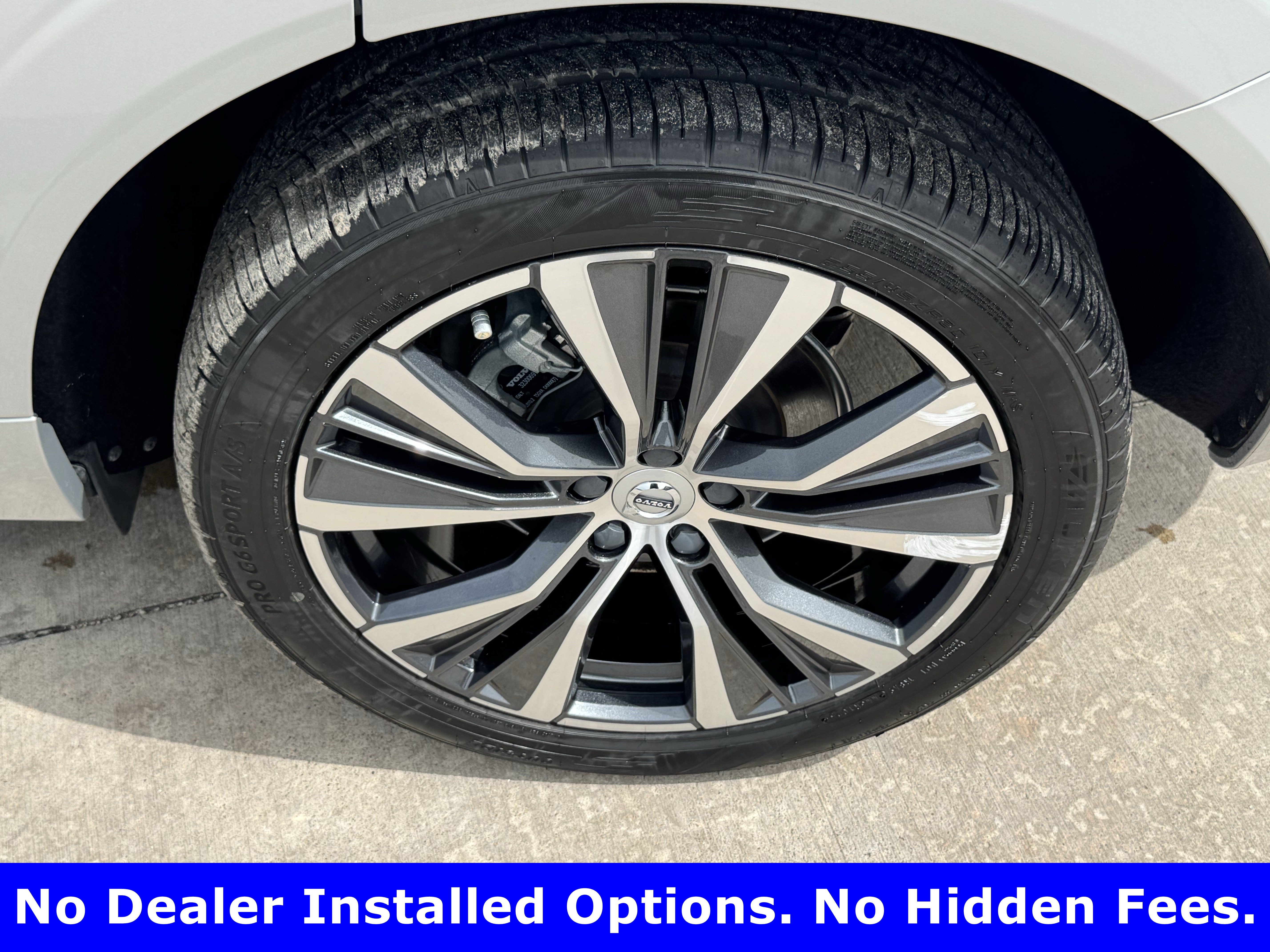 Used 2022 Volvo XC60 B5 Momentum w/ Advanced Package AWD/4WD image 9