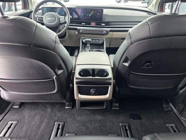 Used 2025 Kia Carnival FWD image 16